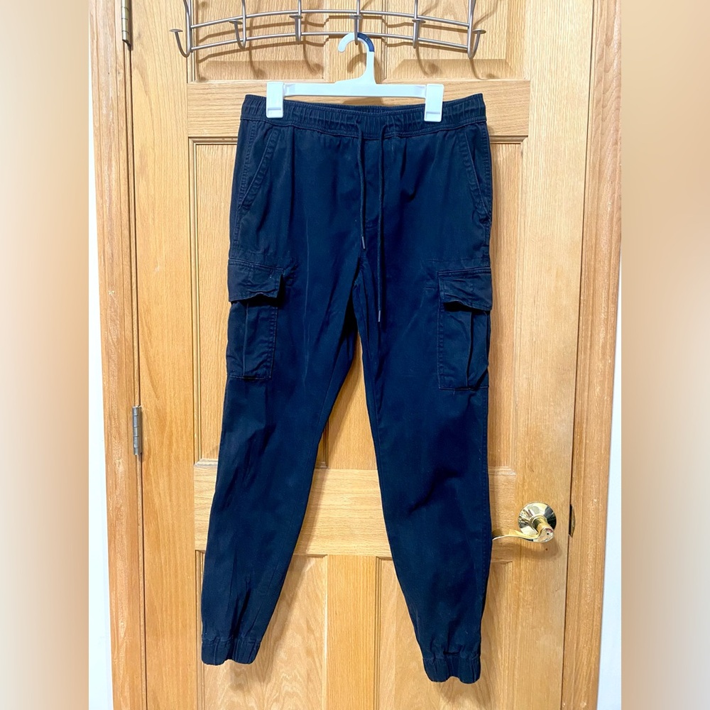 Men's Aero Black Cargo Jogger - size medium